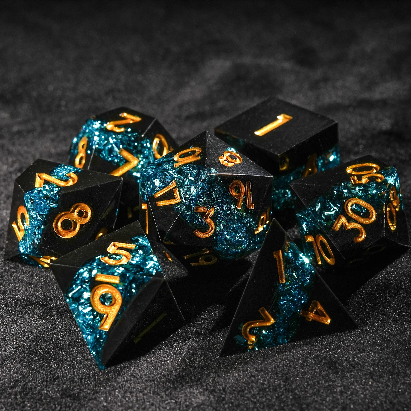 7pcs DND Dice Resin Black Gold – обзор и цена Desk Setup Black