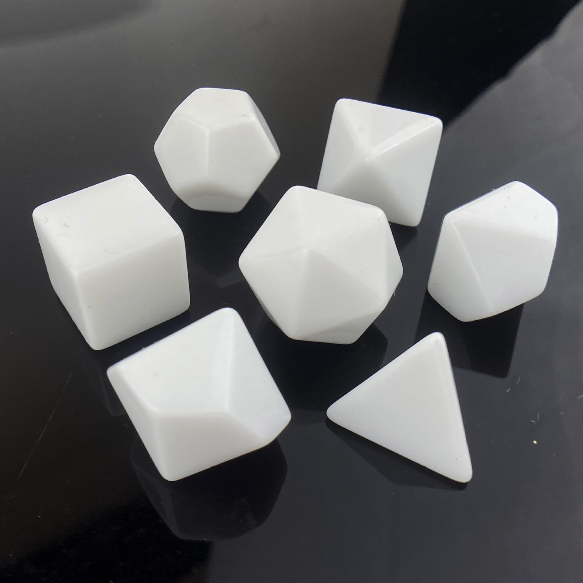 7 Pcs Set of Black White Blank – обзор и цена Desk Setup Black